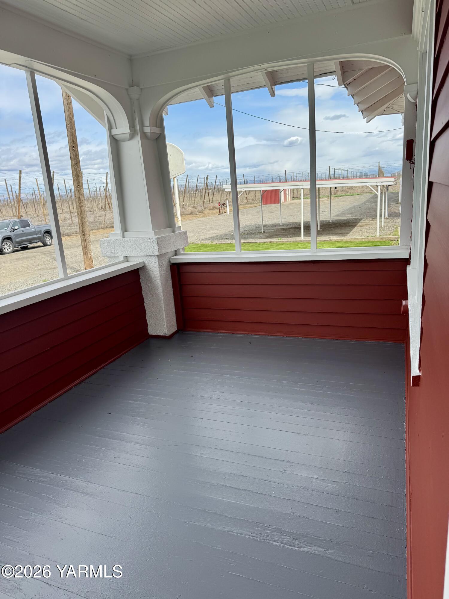 7801 Campbell Road, Unit 1 Toppenish, WA 98948 - Photo 40 of 44 Front Porch