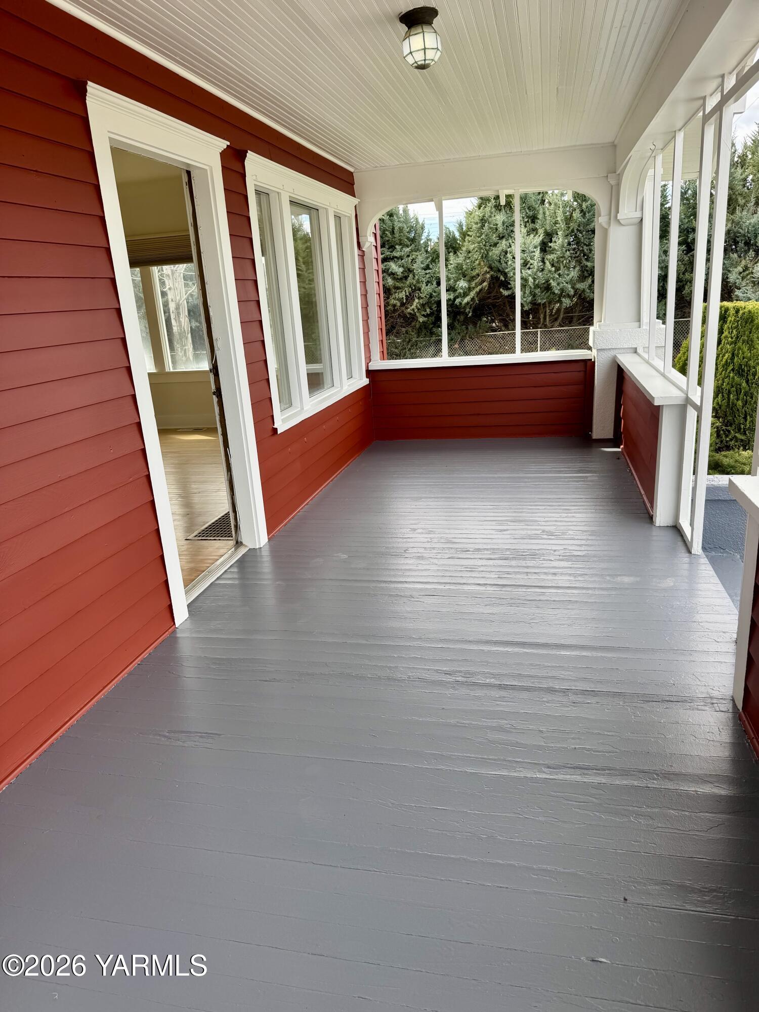 7801 Campbell Road, Unit 1 Toppenish, WA 98948 - Photo 41 of 44 Front Porch
