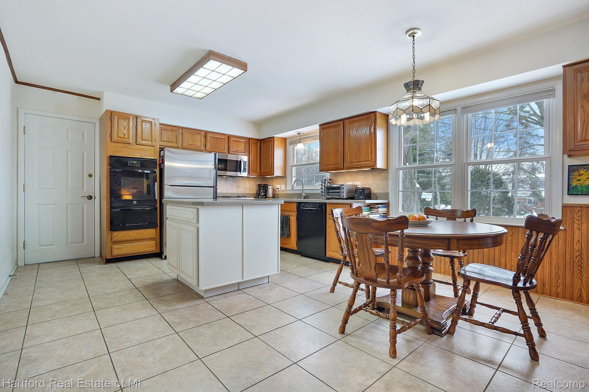 26184 Steele Road Farmington, MI 48331 - Photo 11 of 38 DSC07531.jpg