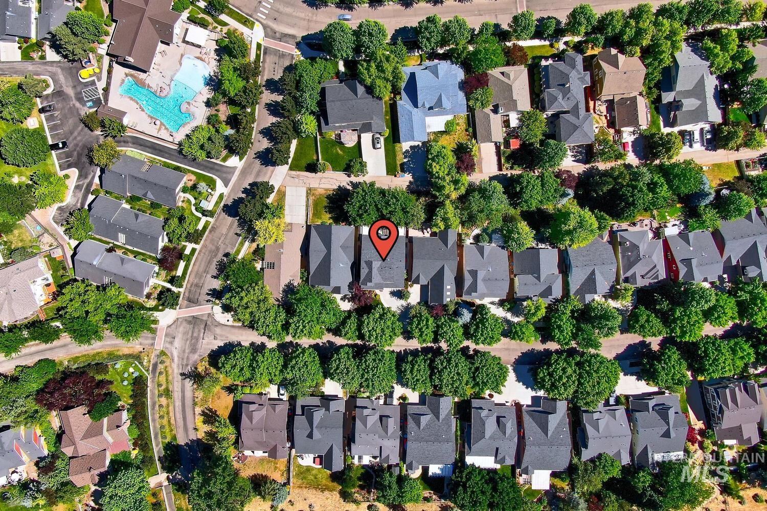 5572 West School Ridge Road Boise, ID 83714 - Photo 41 of 50 Aerial view of property and surrounding area with nearby suburban area