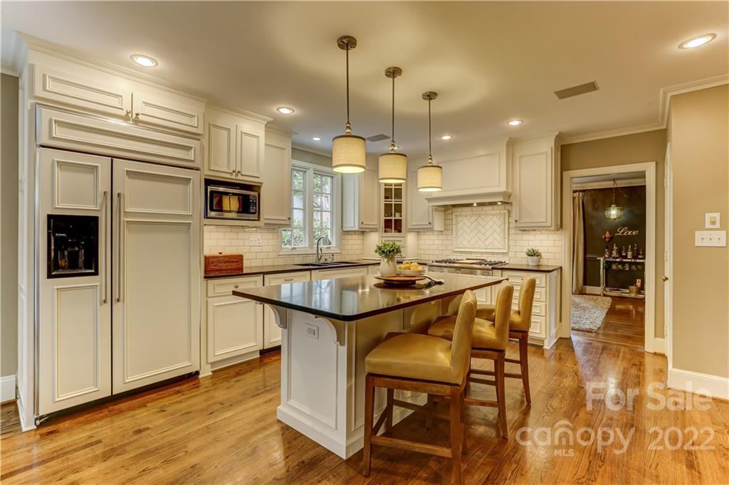 408 Robmont Road Charlotte, NC 28270 - Photo 11 of 48 Gallery Image 11
