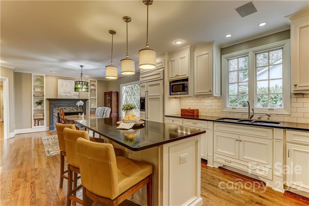 408 Robmont Road Charlotte, NC 28270 - Photo 9 of 48 Gallery Image 9