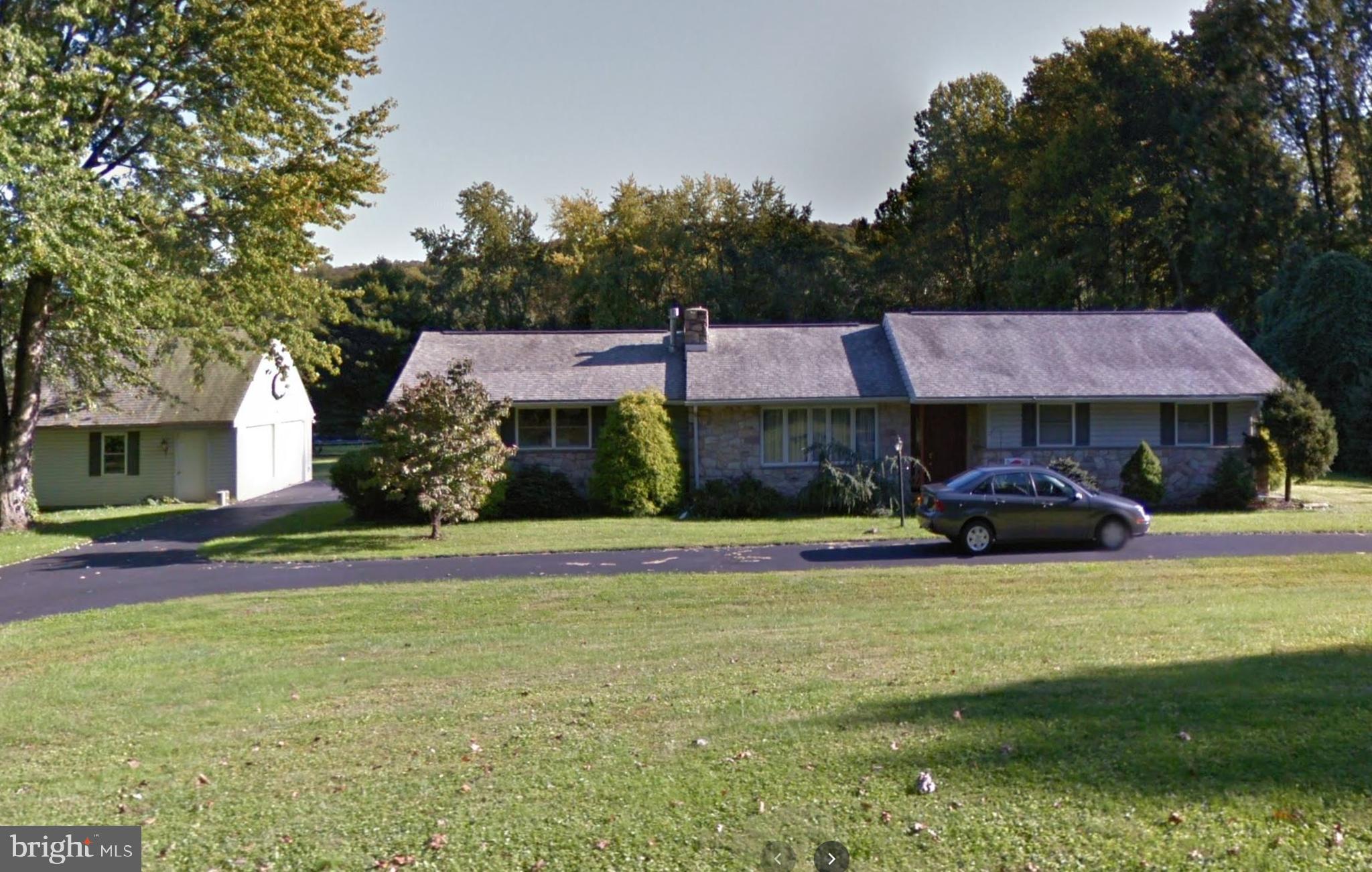 1586 Cedar Top Road Reading, PA 19607 - Photo 2 of 6