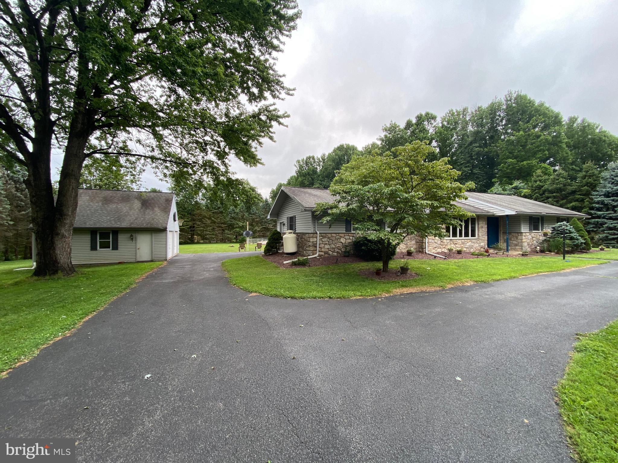 1586 Cedar Top Road Reading, PA 19607 - Photo 3 of 6