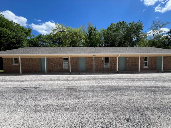 $850 | 1231 Sycamore Avenue, Unit B, Huntsville, TX 77340