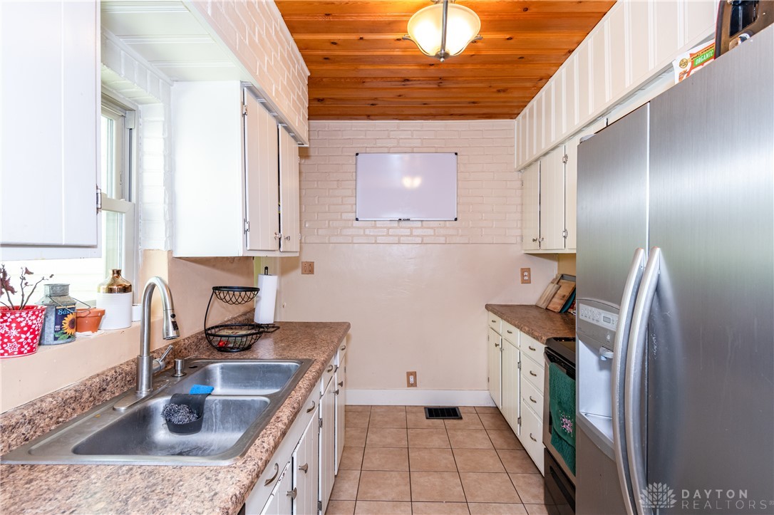 315 East Westbrook Road Clayton, OH 45415 - Photo 12 of 49