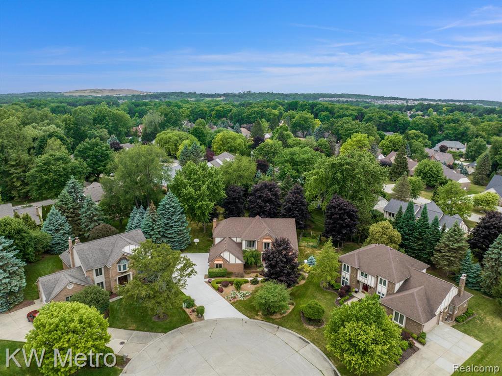 1372 Sherborn Court Rochester Hills, MI 48306 - Photo 2 of 48