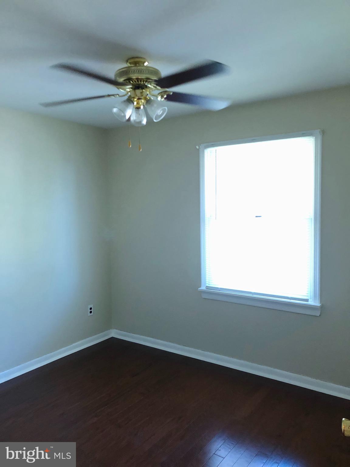 170 Harding Road Southampton, PA 18966 - Photo 22 of 31 Bedroom with front view & bifold mirrored doors.
