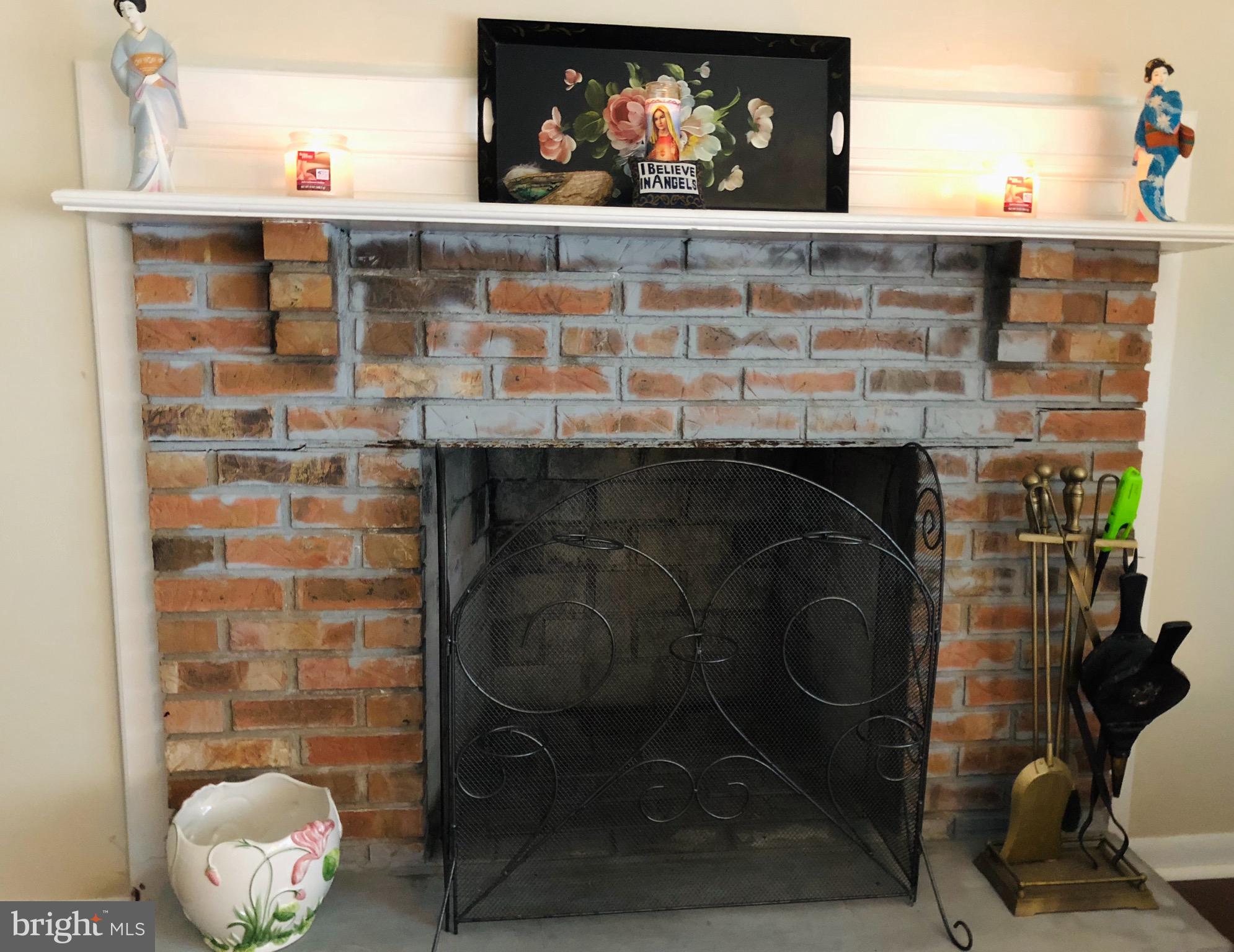170 Harding Road Southampton, PA 18966 - Photo 8 of 31 Fireplace located in the living room.