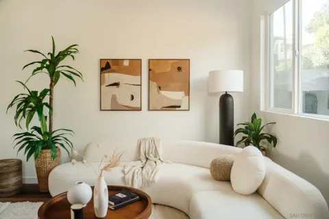 $1,172,790 | 3863 North Riley Lane, Los Angeles, CA 90065
