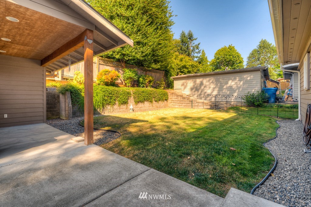 2606 Northeast 9th Street Renton, WA 98056 - Photo 11 of 12