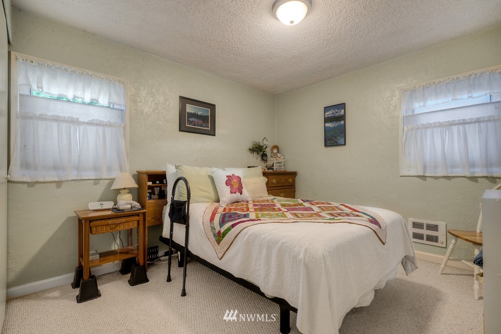 2606 Northeast 9th Street Renton, WA 98056 - Photo 7 of 12