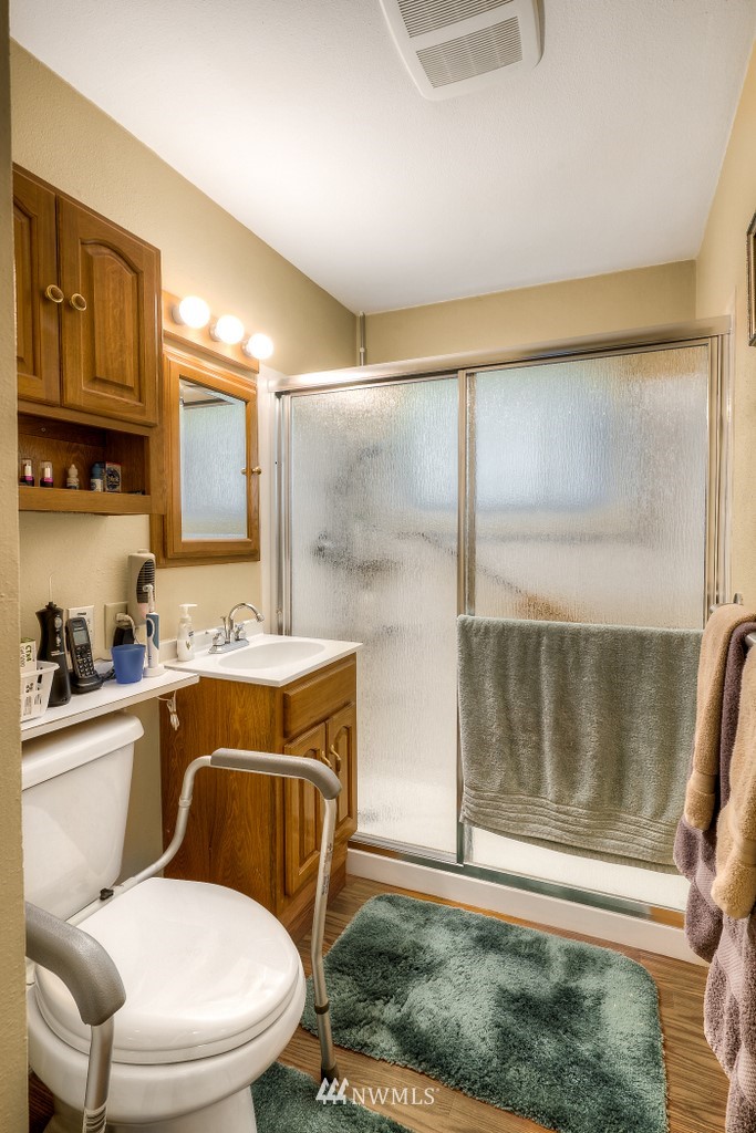 2606 Northeast 9th Street Renton, WA 98056 - Photo 8 of 12