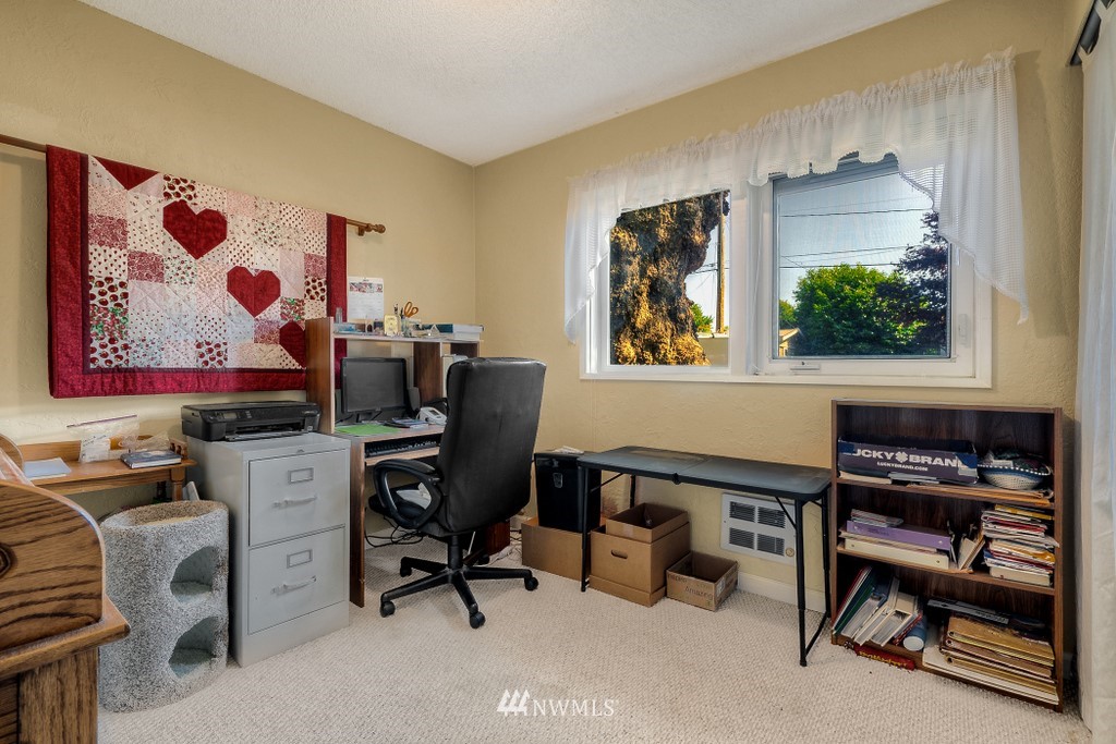 2606 Northeast 9th Street Renton, WA 98056 - Photo 10 of 12