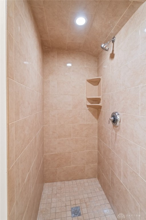 2420 Ridgeway Road Dayton, OH 45419 - Photo 34 of 62 Hall Bathroom 2 (Main Floor)