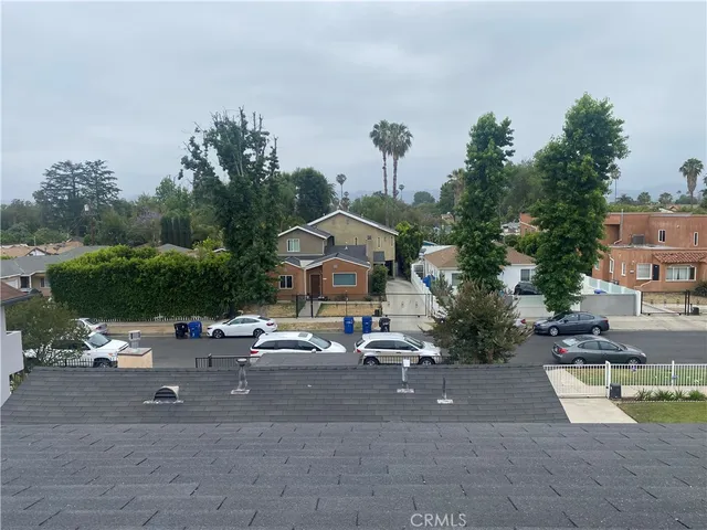 a lots of cars parked in front of a house