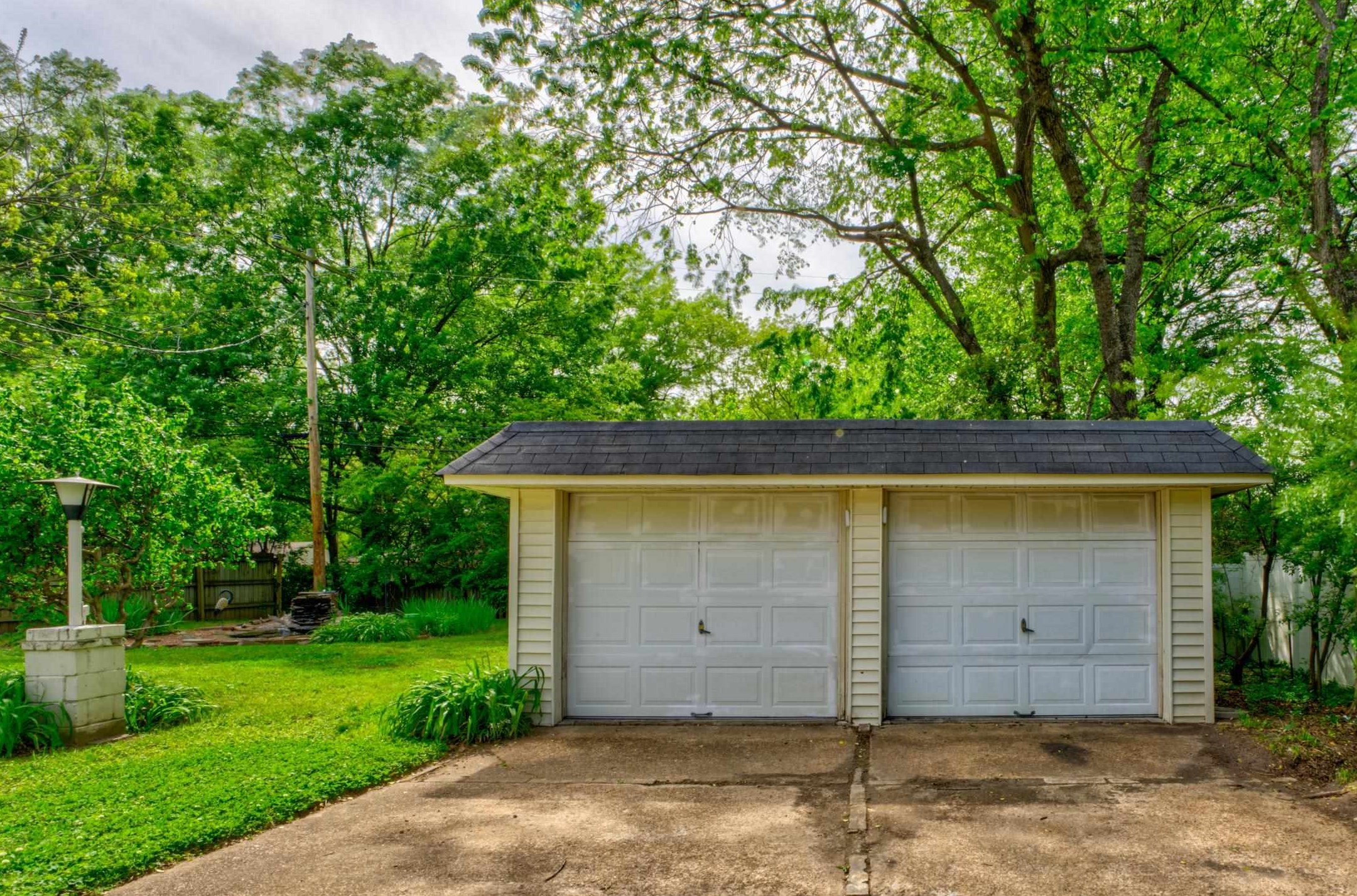 1155 Marcia Road Memphis, TN 38117 - Photo 23 of 31 front view of a house with a yard