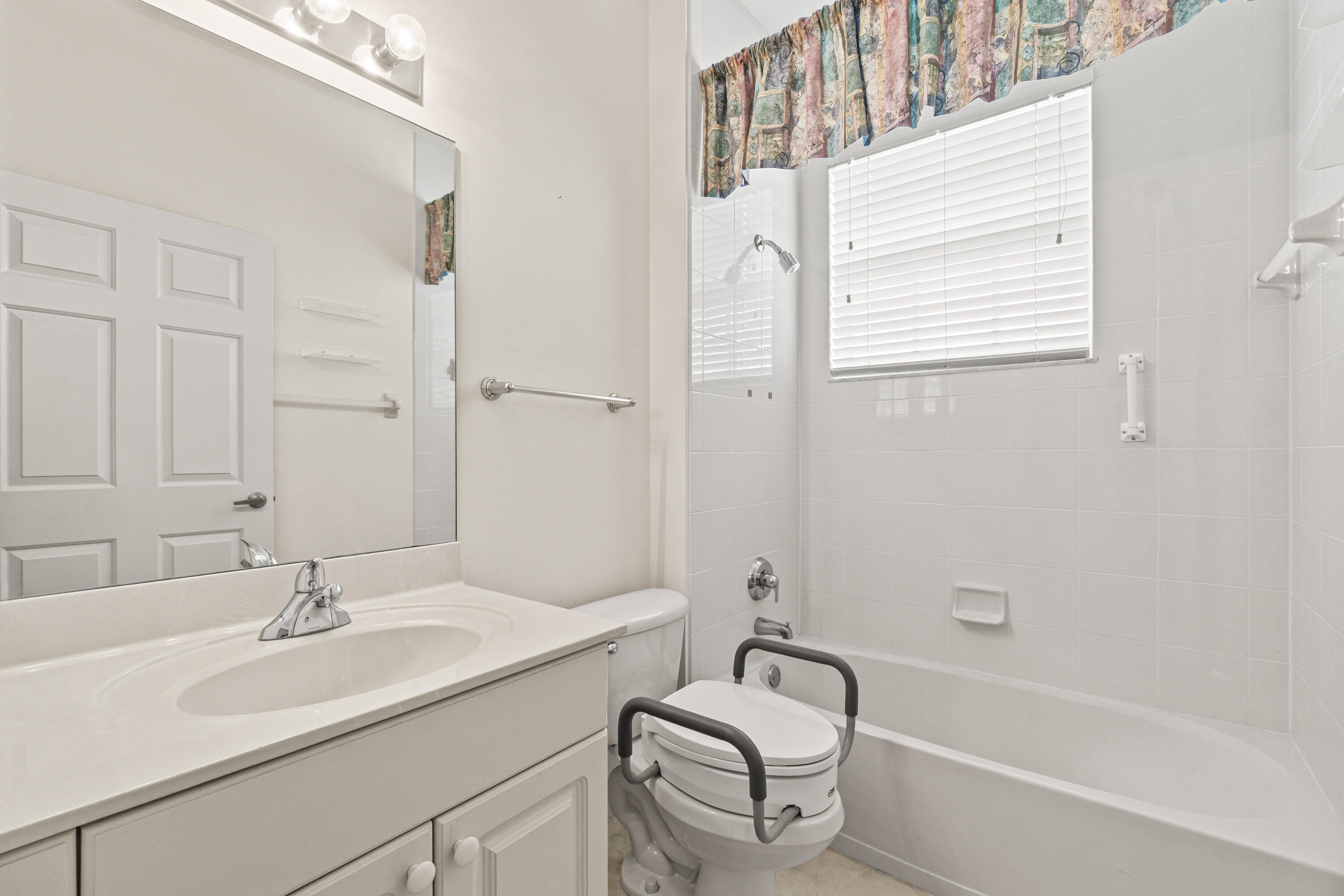 6252 Heliconia Road Delray Beach, FL 33484 - Photo 22 of 38 Guest Bath