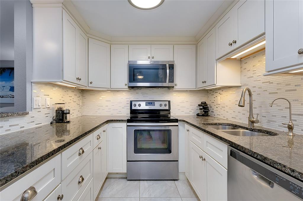 220 Morningside Road Venice, FL 34293 - Photo 15 of 76