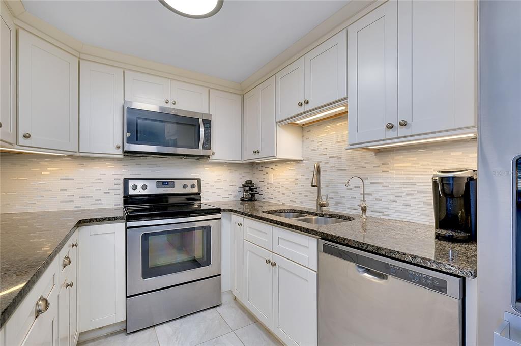 220 Morningside Road Venice, FL 34293 - Photo 16 of 76