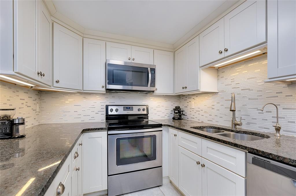 220 Morningside Road Venice, FL 34293 - Photo 19 of 76