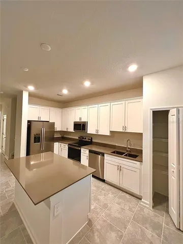 a view of a back yard