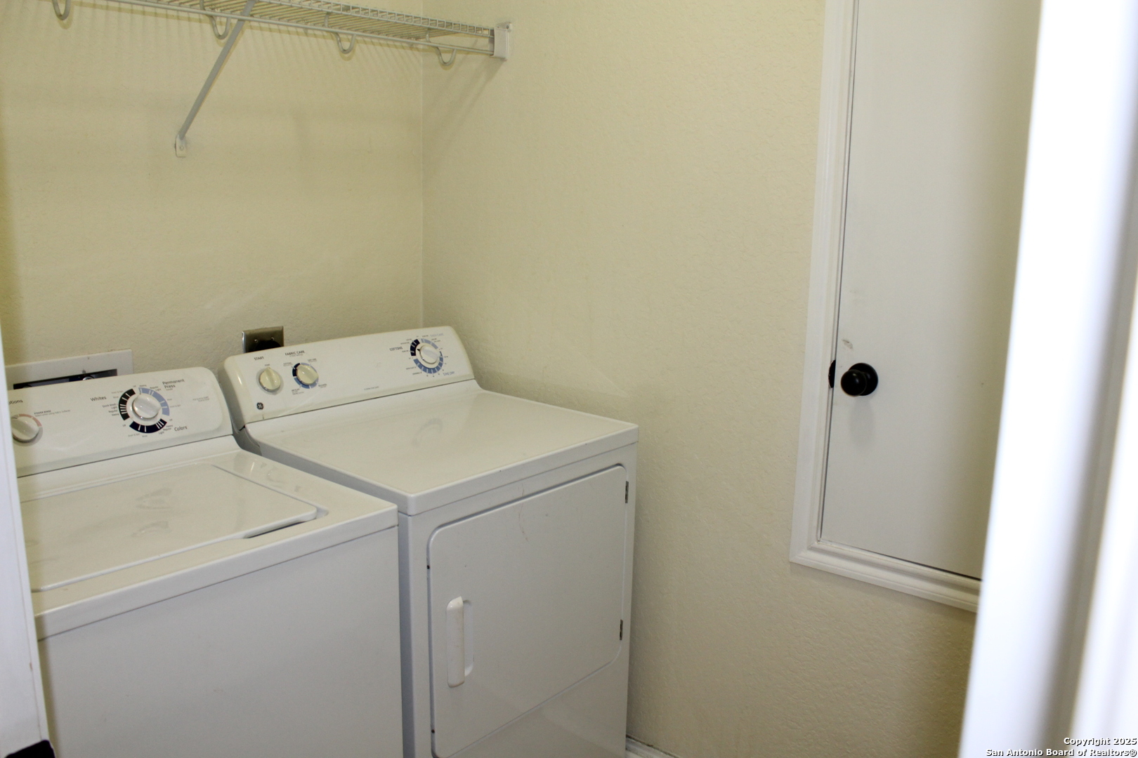 482 Walnut Crest Selma, TX 78154 - Photo 17 of 19 a utility room with dryer and washer