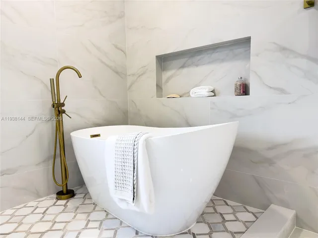 a view of empty room with windows