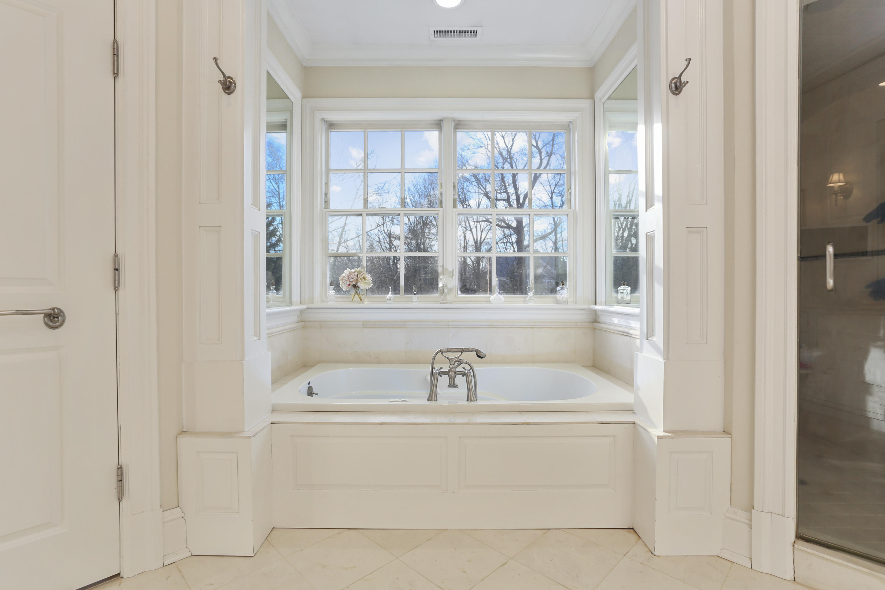 364 Smith Ridge Road New Canaan, CT 06840 - Photo 25 of 39 a bathroom with a sink and a mirror