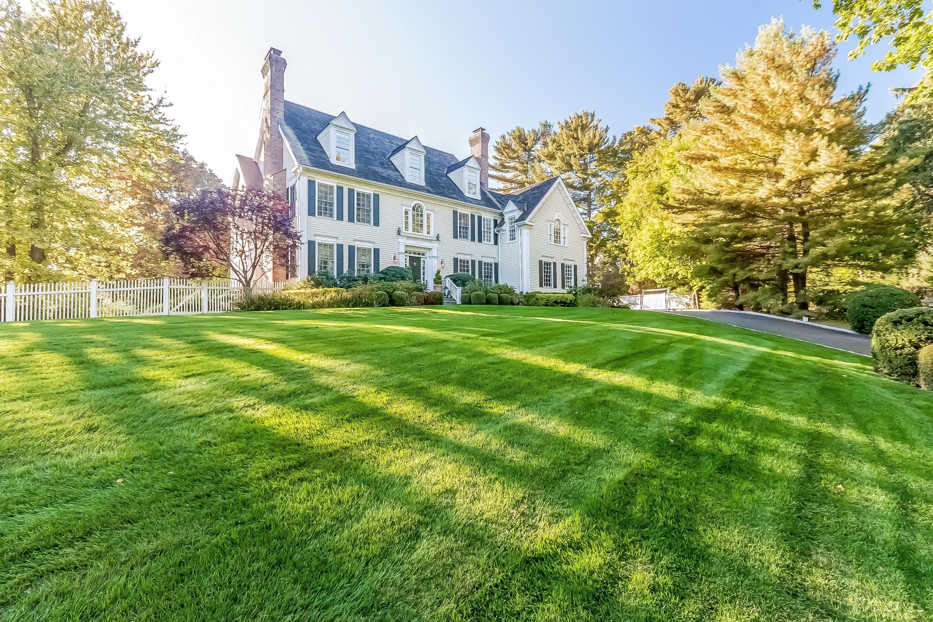 364 Smith Ridge Road New Canaan, CT 06840 - Photo 35 of 39 a front view of a building with a garden