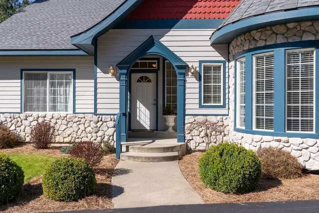 $1,495,000 | 25929 East Idaho Pines Lane, Newman Lake, WA 99025