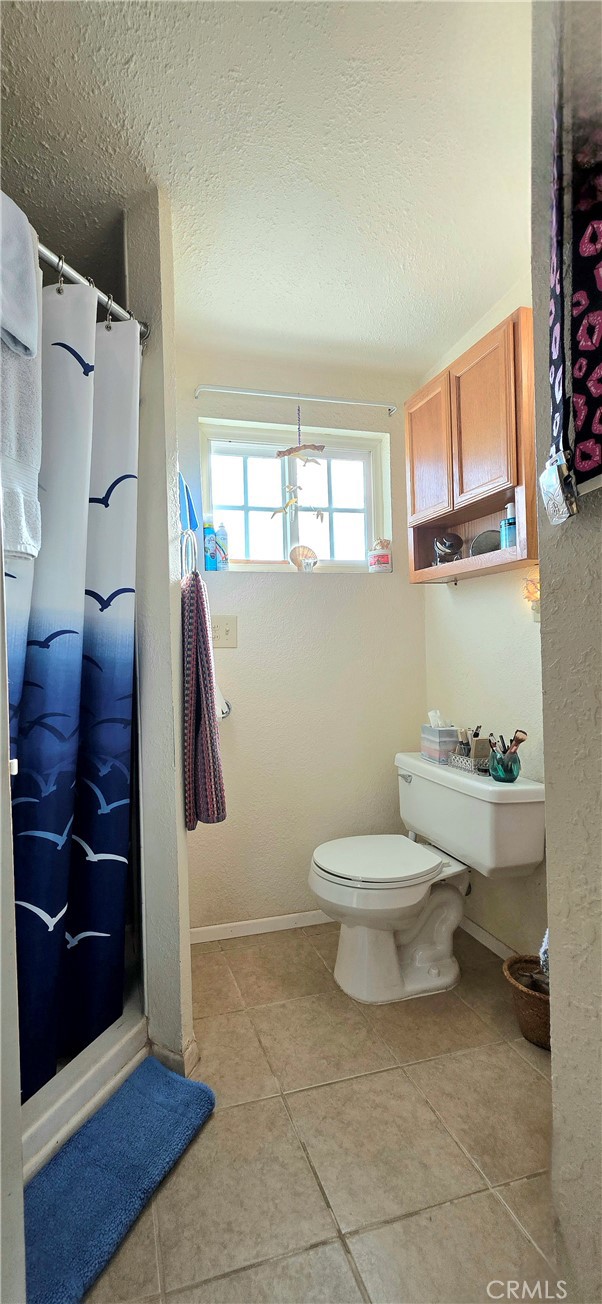 47527 Silver Valley Road Newberry Springs, CA 92365 - Photo 27 of 70 Bathroom off kitchen