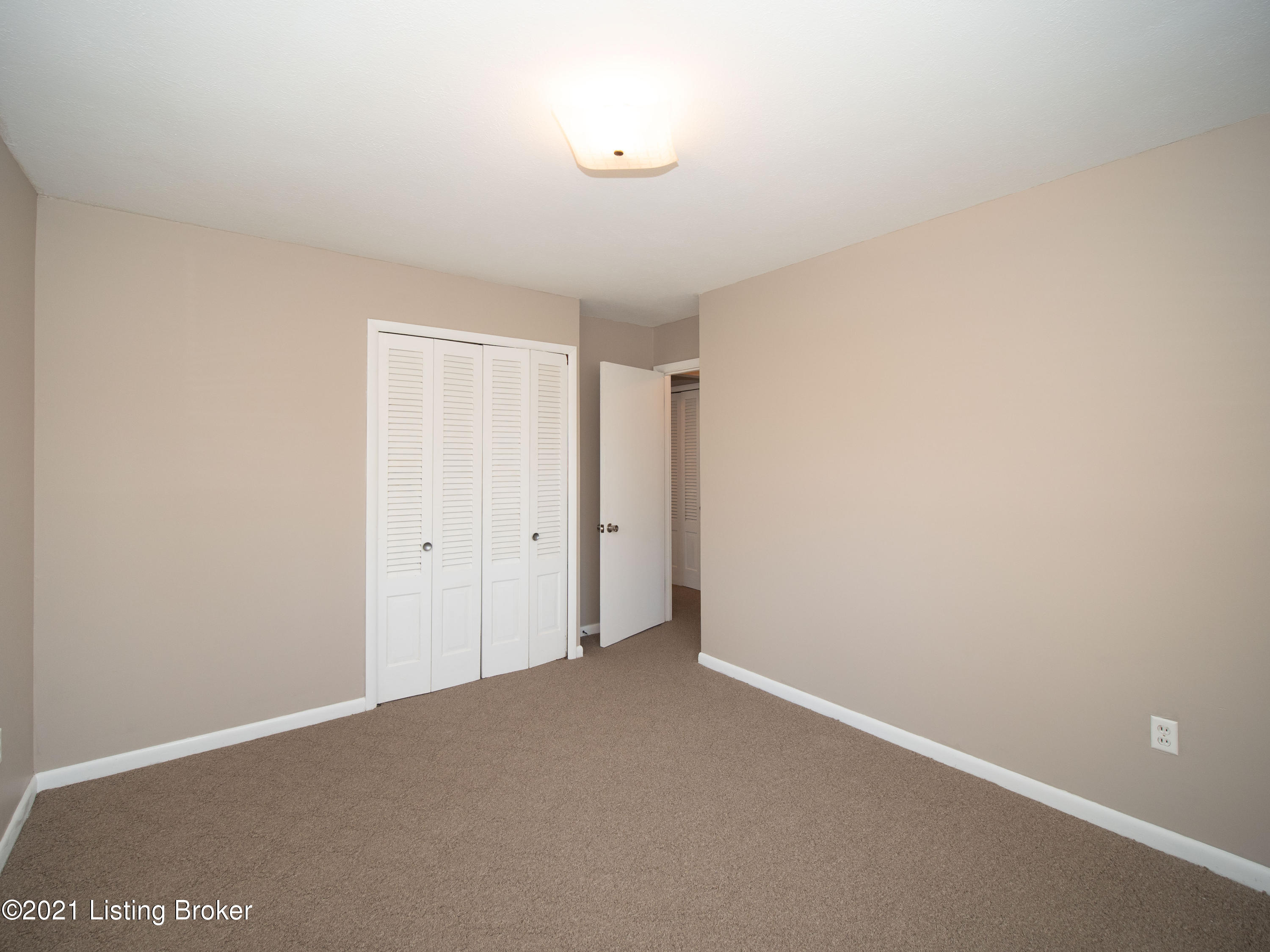 11007 Deering Road Louisville, KY 40272 - Photo 15 of 42 11007 Deering Road (6 of 50)