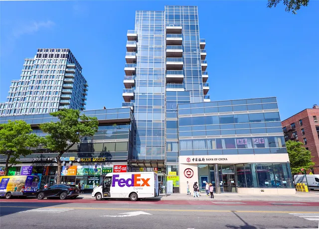 $1,320,000 | 42-35 Main Street, Unit 7A | Flushing