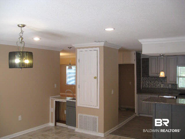 4157 Dickson Lane Mobile, AL 36618 - Photo 7 of 32