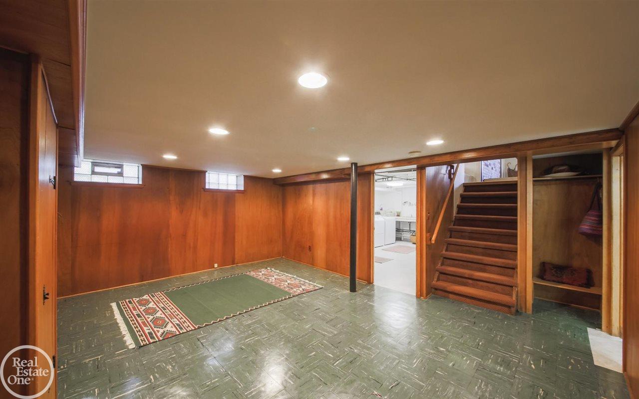 1712 Broadstone Road Grosse Pointe Woods, MI 48236 - Photo 23 of 34
