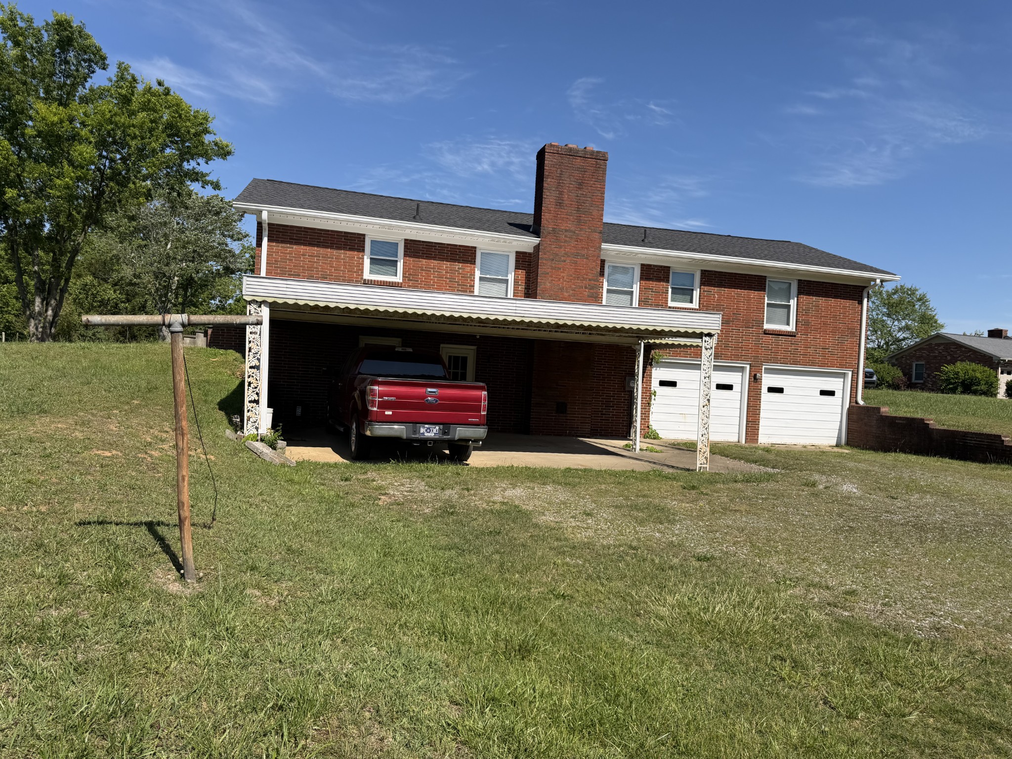 2276 South Mt Pleasant Road Greenbrier, TN 37073 - Photo 3 of 20 a front view of a house with a yard