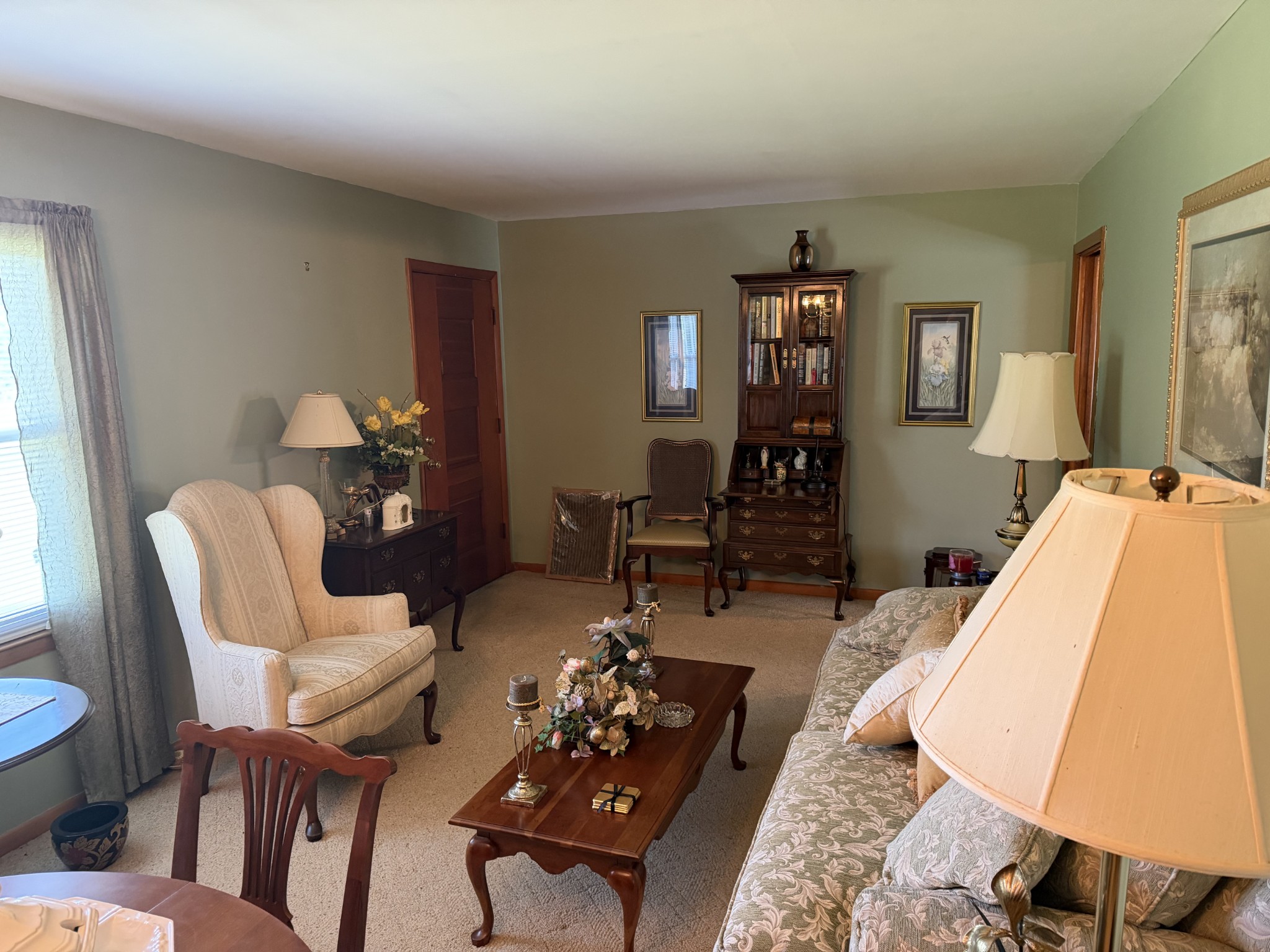 2276 South Mt Pleasant Road Greenbrier, TN 37073 - Photo 5 of 20 a living room with furniture and wooden floor