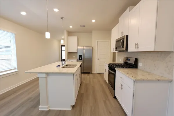 $2,100 | 6686 Lahna Oak Dr., Conroe, TX 77304