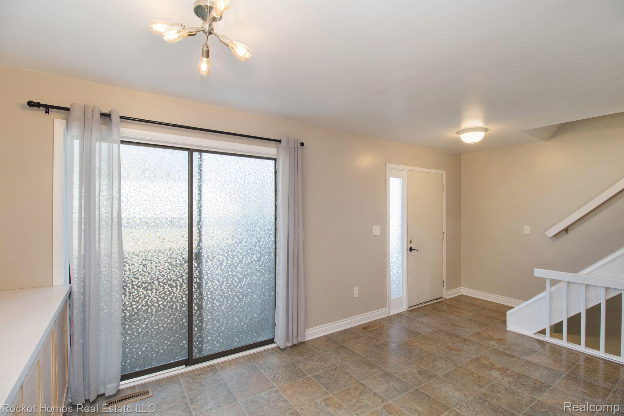 743 Oak Brook Ridge Drive Rochester, MI 48307 - Photo 12 of 28 Gallery Image 12