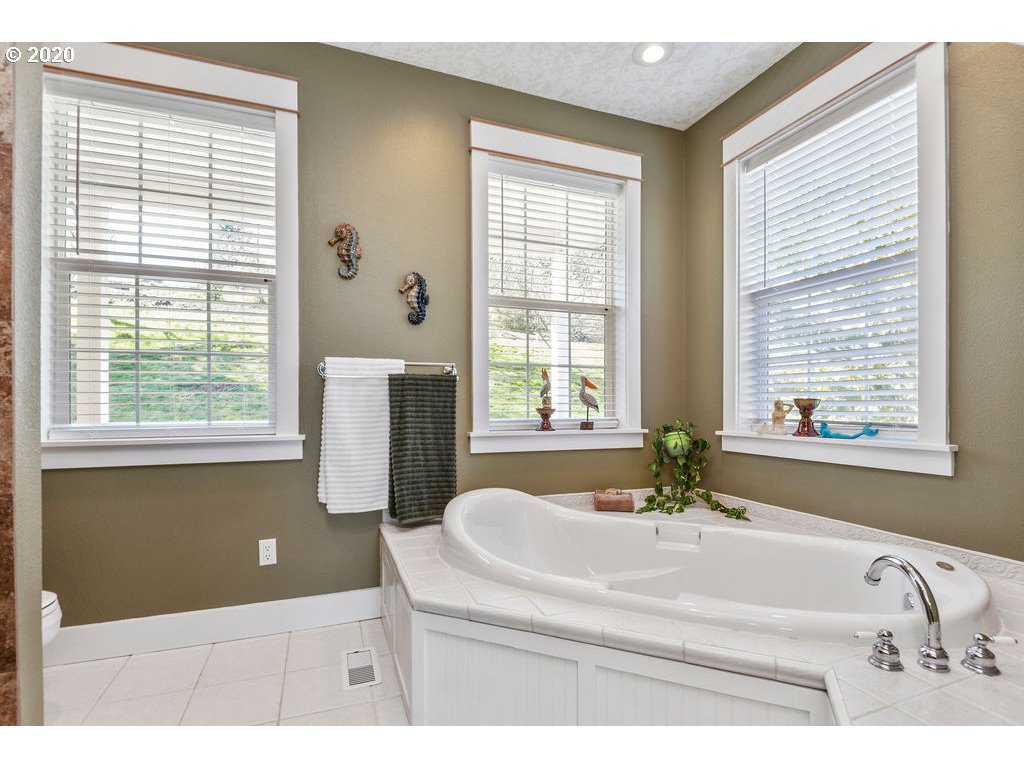 304 North Maple Hill Road Kelso, WA 98626 - Photo 18 of 31 Gallery Image 18
