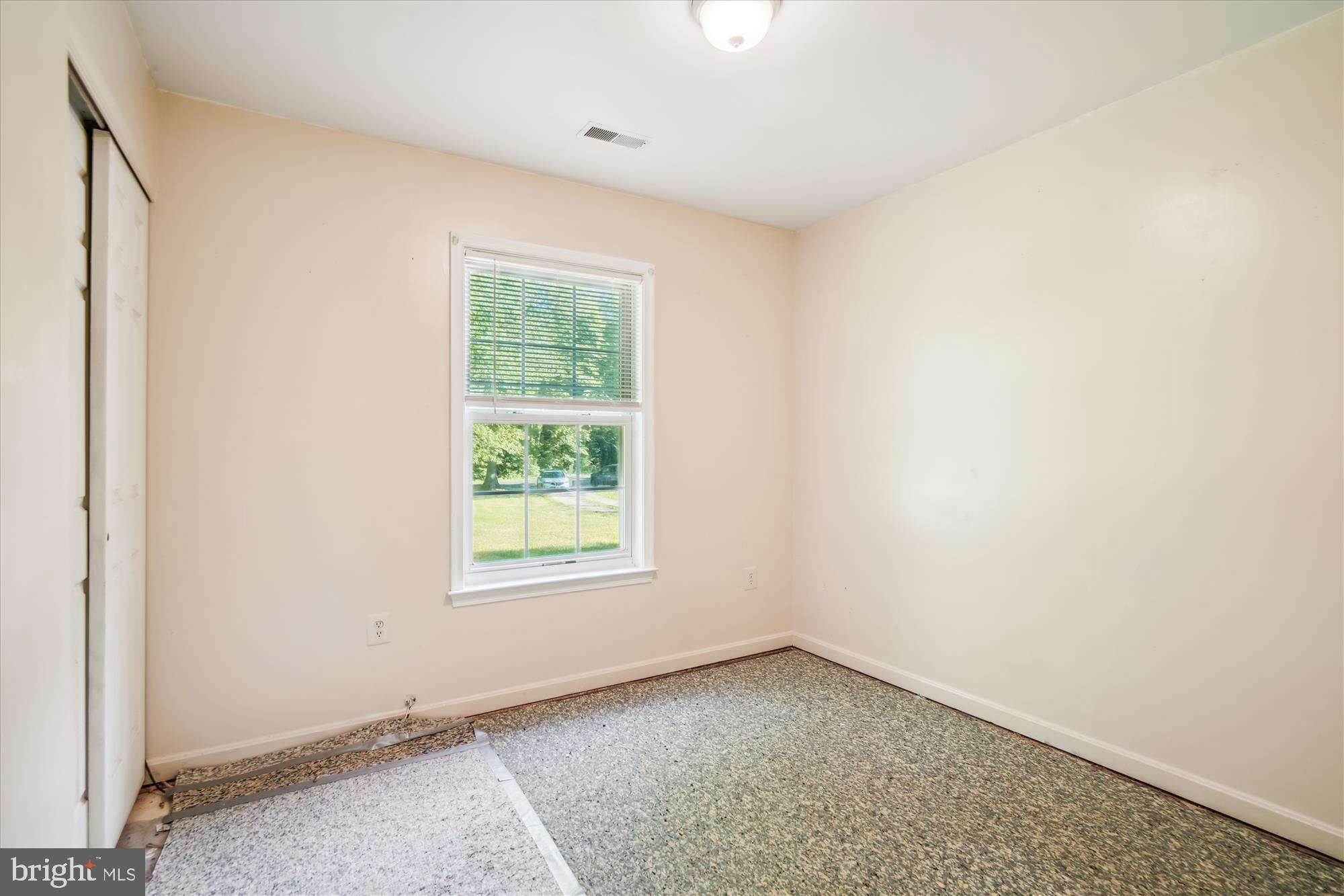 14050 Oaks Road Hughesville, MD 20637 - Photo 10 of 22 an empty room with a window