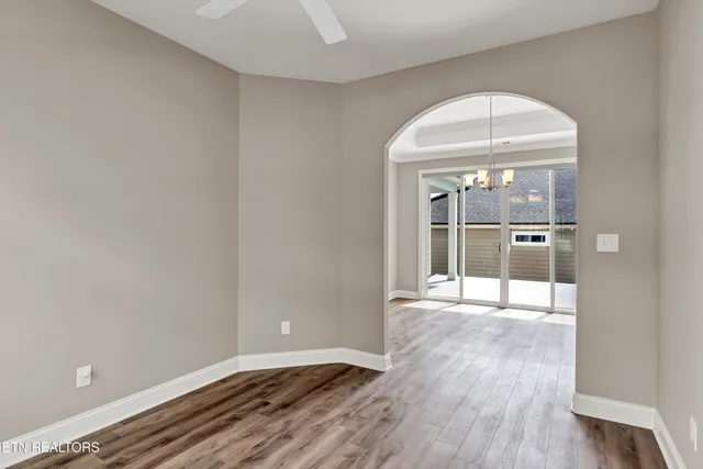 $550,000 | 403 Sycamore Place, Loudon, TN 37774