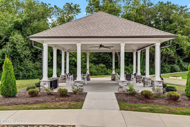 $550,000 | 403 Sycamore Place, Loudon, TN 37774