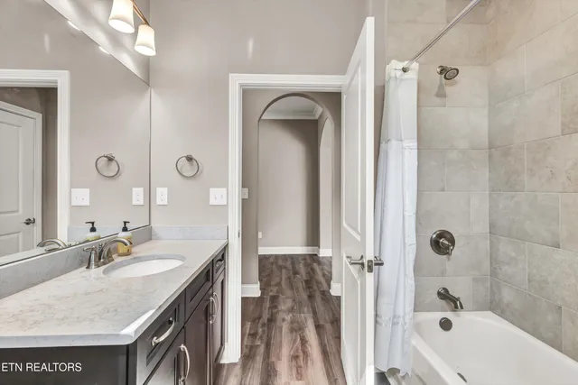 $550,000 | 403 Sycamore Place, Loudon, TN 37774