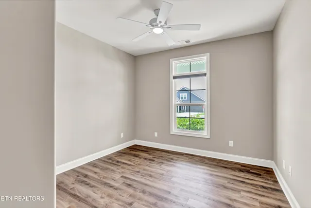 $550,000 | 403 Sycamore Place, Loudon, TN 37774