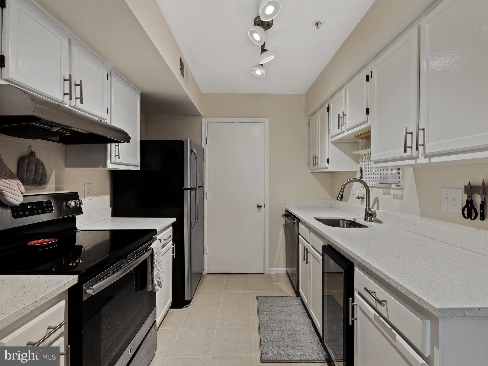 14905 McKisson Court, Unit E Silver Spring, MD 20906 - Photo 9 of 32 Quartz countertops