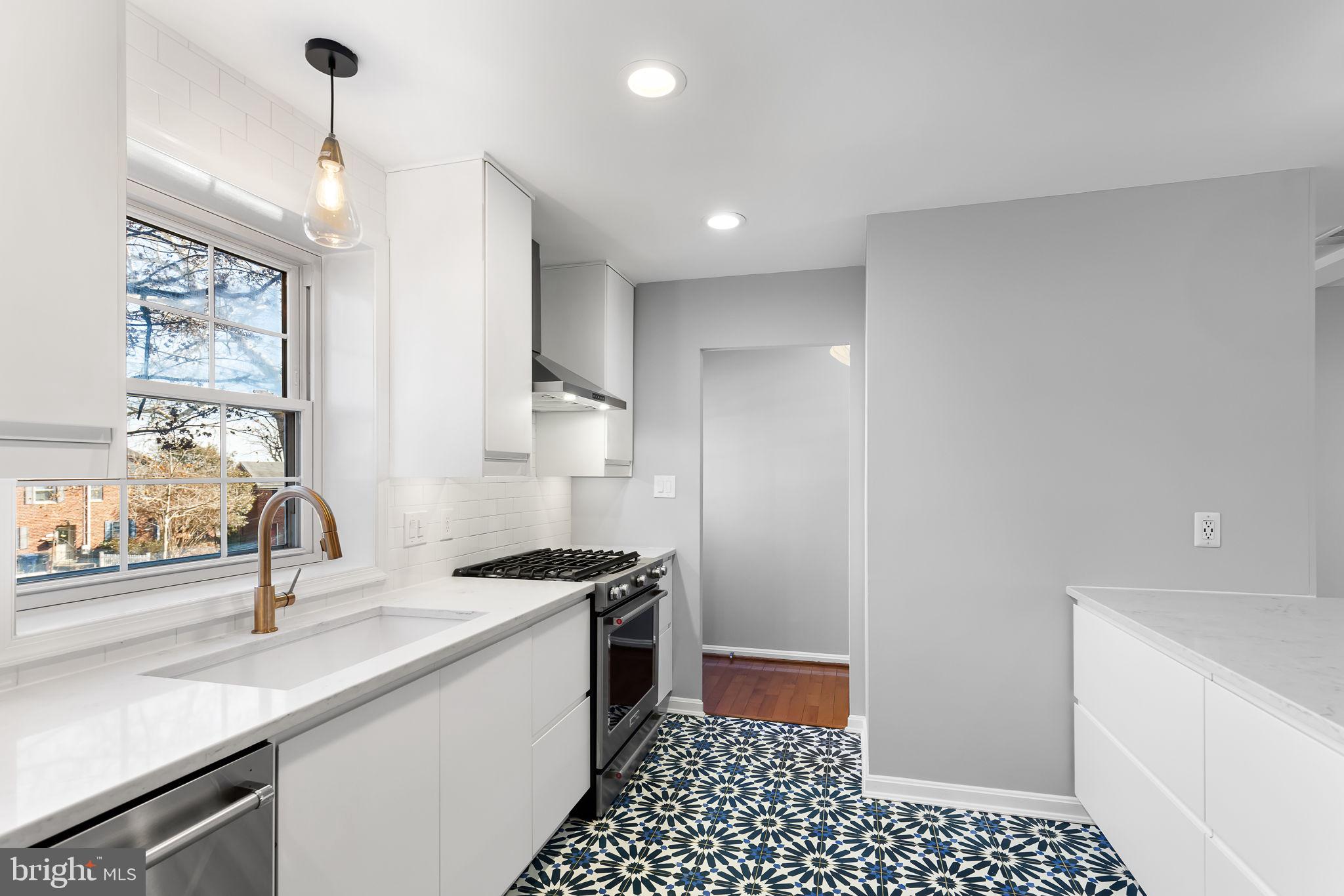 2916 Sycamore Street Alexandria, VA 22305 - Photo 12 of 38