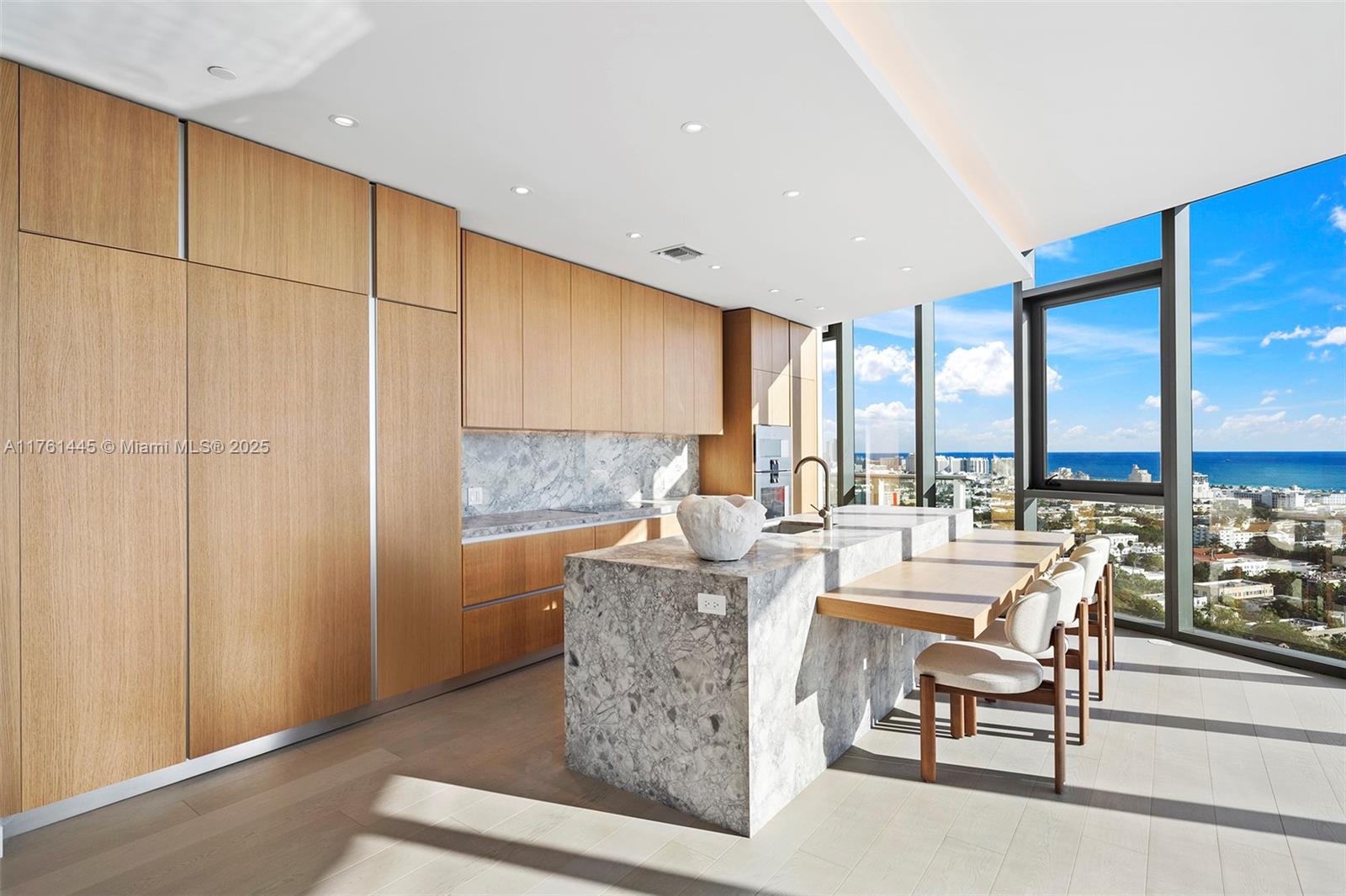 500 Alton Road, Unit 2501 Miami Beach, FL 33139 - Photo 11 of 37 Gallery Image 11
