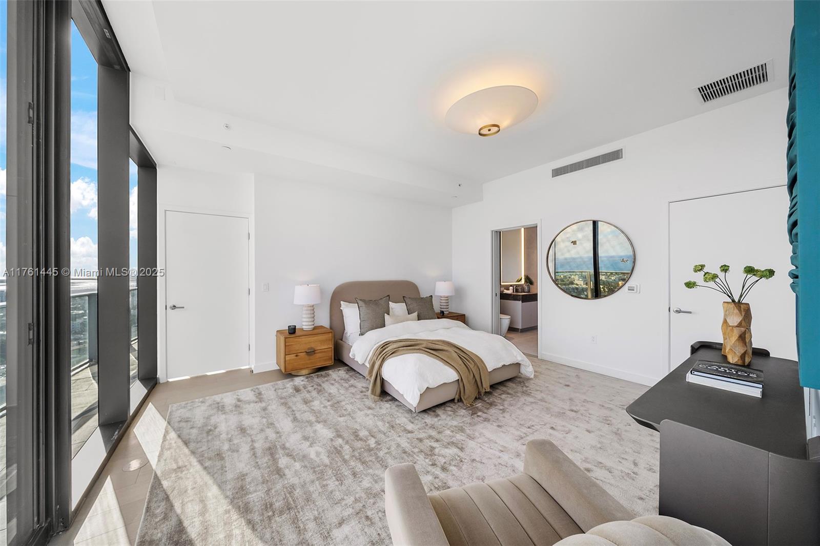 500 Alton Road, Unit 2501 Miami Beach, FL 33139 - Photo 19 of 37 Gallery Image 19